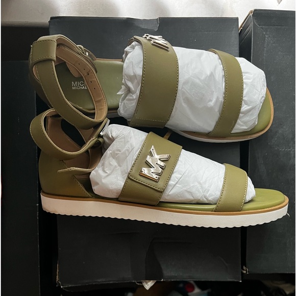 ***Beautiful women’s Sandals*** - Picture 2 of 3